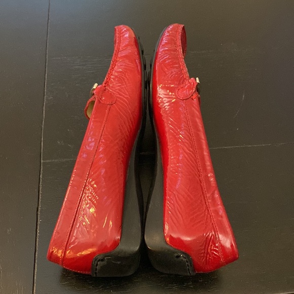 Stuart Weitzman Red Patent Loafers. Made in Spain. Size 8.5 Narrow - Picture 9 of 16